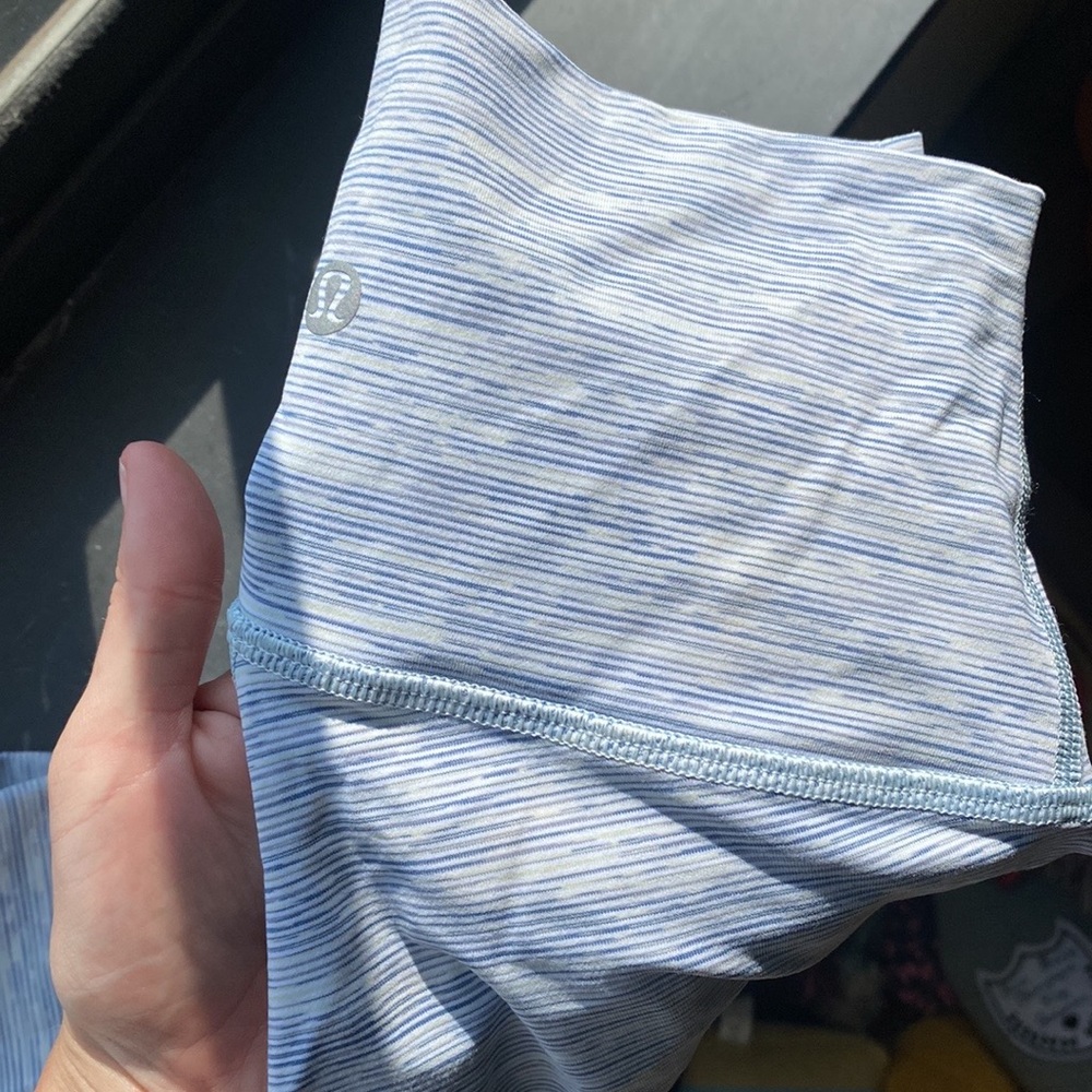 Wunder under blue and white leggings